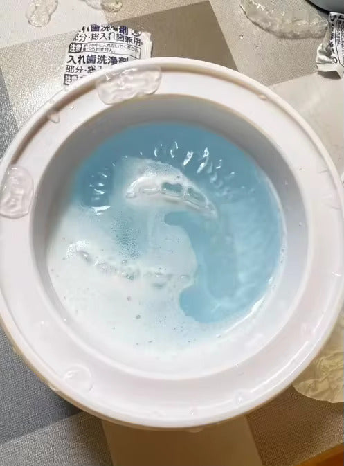 TandenSchoon™ ultrasone UV reiniger voor kunstgebit en retainer close up