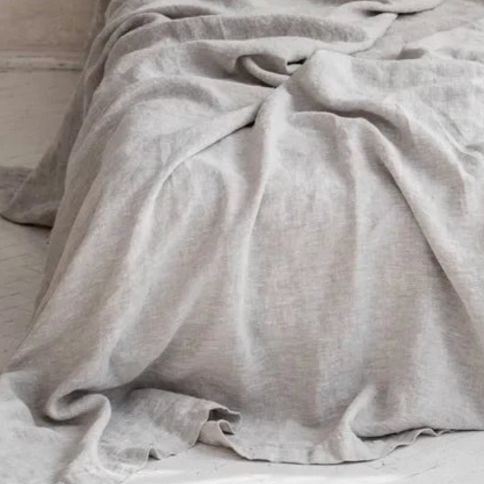 MaisonPure linnen lakens in lucht blauw – superzacht Frans linnen voor elk seizoen